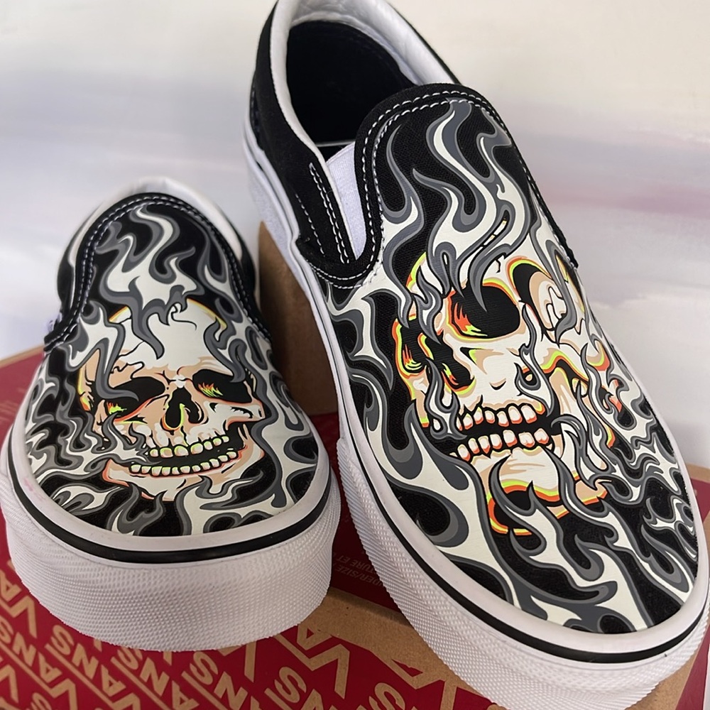 Vans Men’s Classic Slip-On
Flame Skull Black/True White 
VN0009Q7BMX
Sneakers - Picture 3 of 16